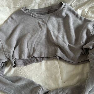 ALO yoga cropped sweater gray